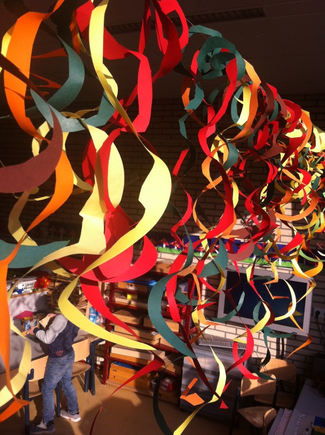 En na 10 minuten knippen heb je een prachtige slinger!